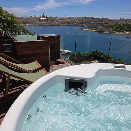 Unique Seafront Triplex Penthouse With Panoramic Bedroom & Rooftop Jacuzzi Overlooking Valletta سليمة المظهر الخارجي الصورة