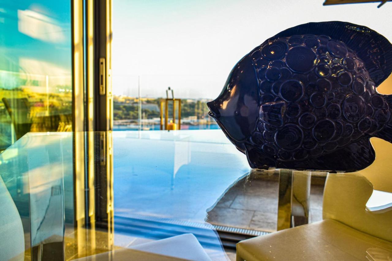 Unique Seafront Triplex Penthouse With Panoramic Bedroom & Rooftop Jacuzzi Overlooking Valletta سليمة المظهر الخارجي الصورة
