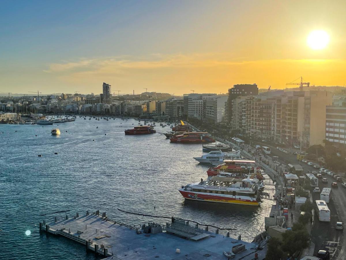 Unique Seafront Triplex Penthouse With Panoramic Bedroom & Rooftop Jacuzzi Overlooking Valletta سليمة المظهر الخارجي الصورة