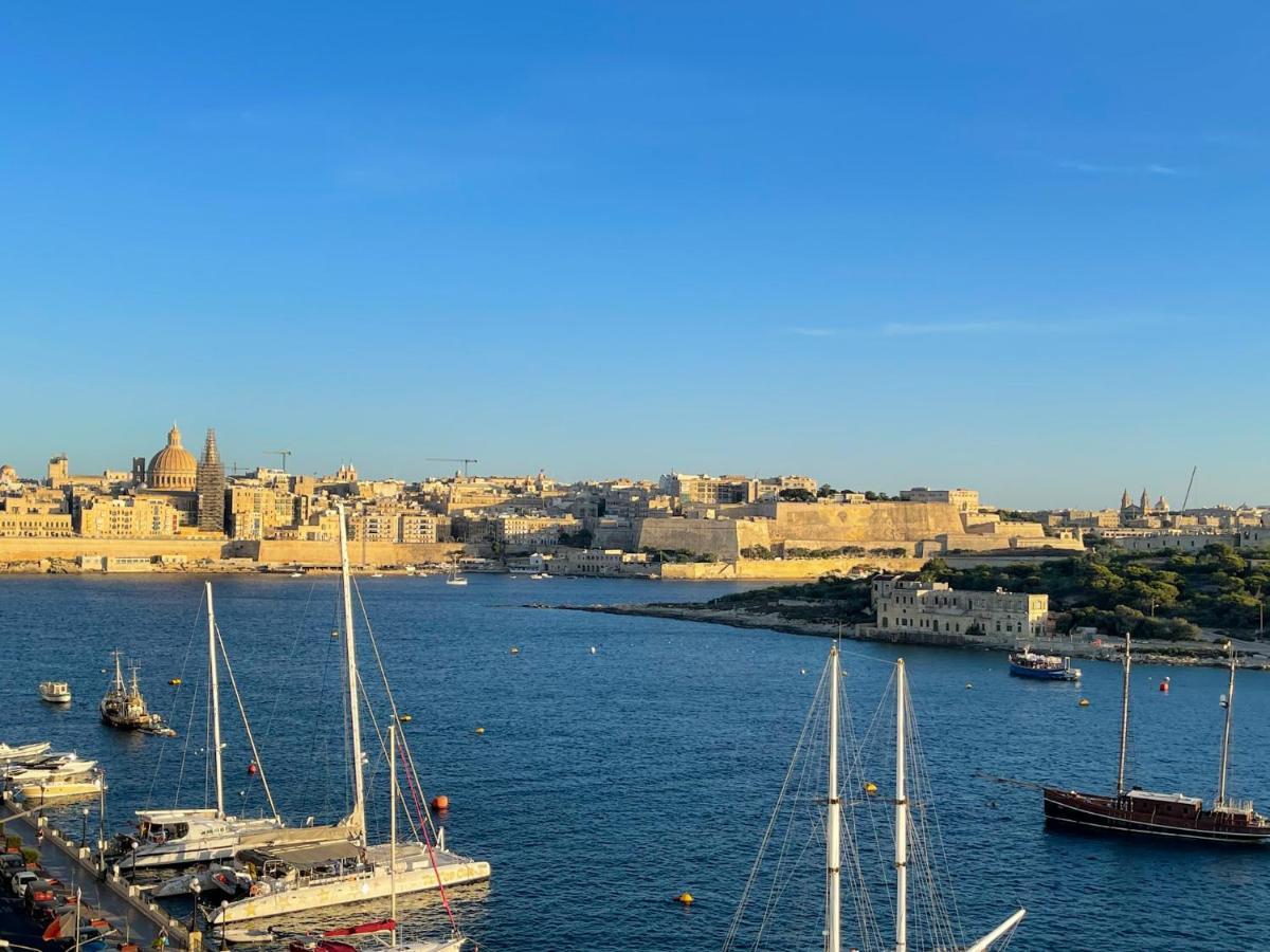Unique Seafront Triplex Penthouse With Panoramic Bedroom & Rooftop Jacuzzi Overlooking Valletta سليمة المظهر الخارجي الصورة