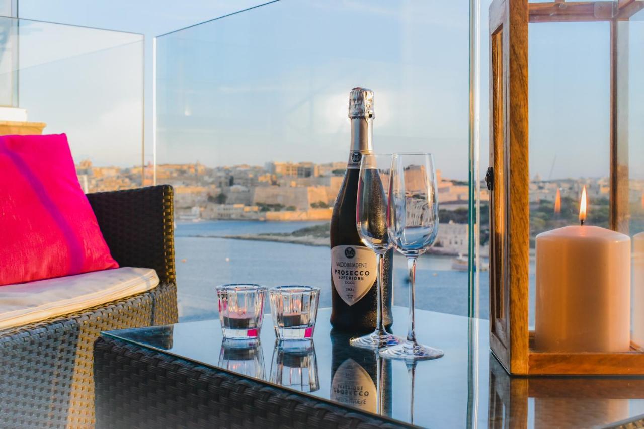 Unique Seafront Triplex Penthouse With Panoramic Bedroom & Rooftop Jacuzzi Overlooking Valletta سليمة المظهر الخارجي الصورة