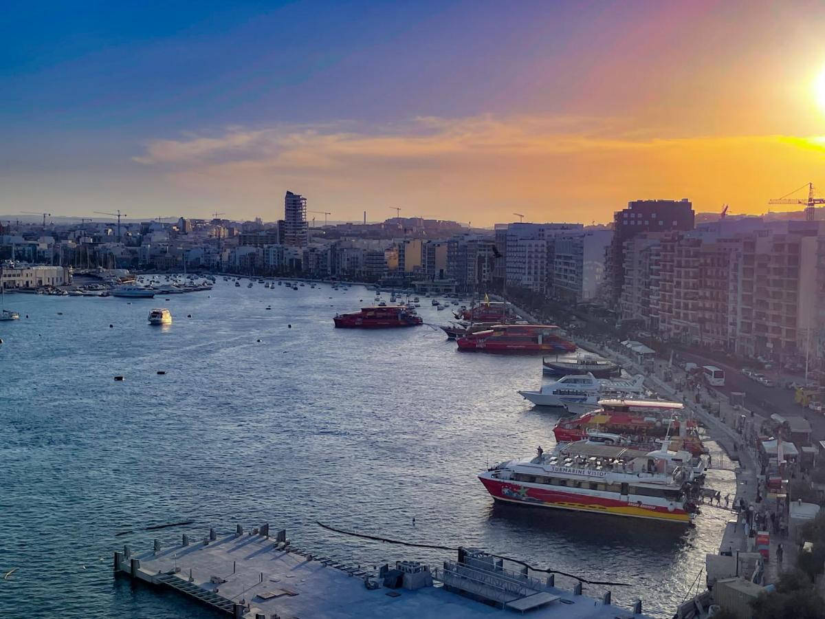 Unique Seafront Triplex Penthouse With Panoramic Bedroom & Rooftop Jacuzzi Overlooking Valletta سليمة المظهر الخارجي الصورة