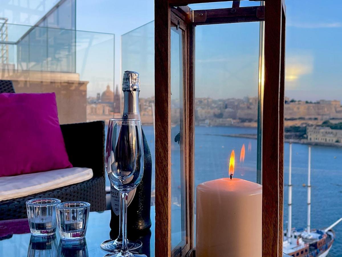 Unique Seafront Triplex Penthouse With Panoramic Bedroom & Rooftop Jacuzzi Overlooking Valletta سليمة المظهر الخارجي الصورة